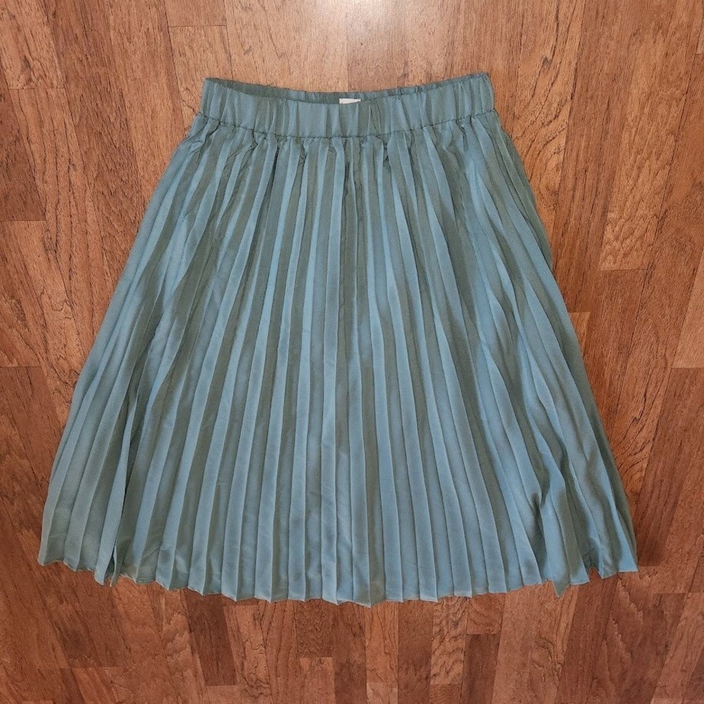 A New Day Sage Green Pleated Midi Skirt Elastic Waist Size Small 733